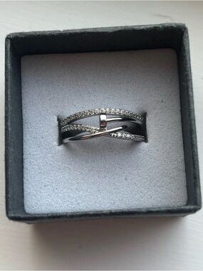 NWT White Gold Plated CZ Crossover Nail Head Ring Size 6 Dainty Criss Cross Band